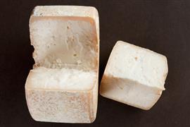 עמק המעיינות - גבינה קשה מחלב עזים בסגנון TOMME